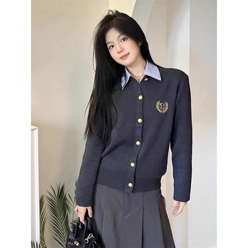 春と秋の英国カレッジスタイルの女性用アウターセーター、ショートスリムでルーズなバッジ刺繍カーディガンセータージャケット|undefined