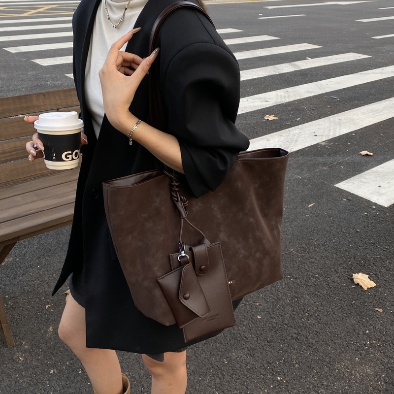 高级感软皮大容量托特包女2025新款秋季简约大包包休闲百搭单肩包|undefined
