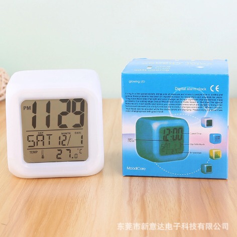 クロスボーダー Amazon カラフルなスクエア時計サイレント発光 LED 色が変化する電子目覚まし時計クリエイティブギフト|undefined