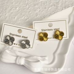 アマゾンの起爆チタン鋼メッキ18k金四葉草レーザーバッチピアス