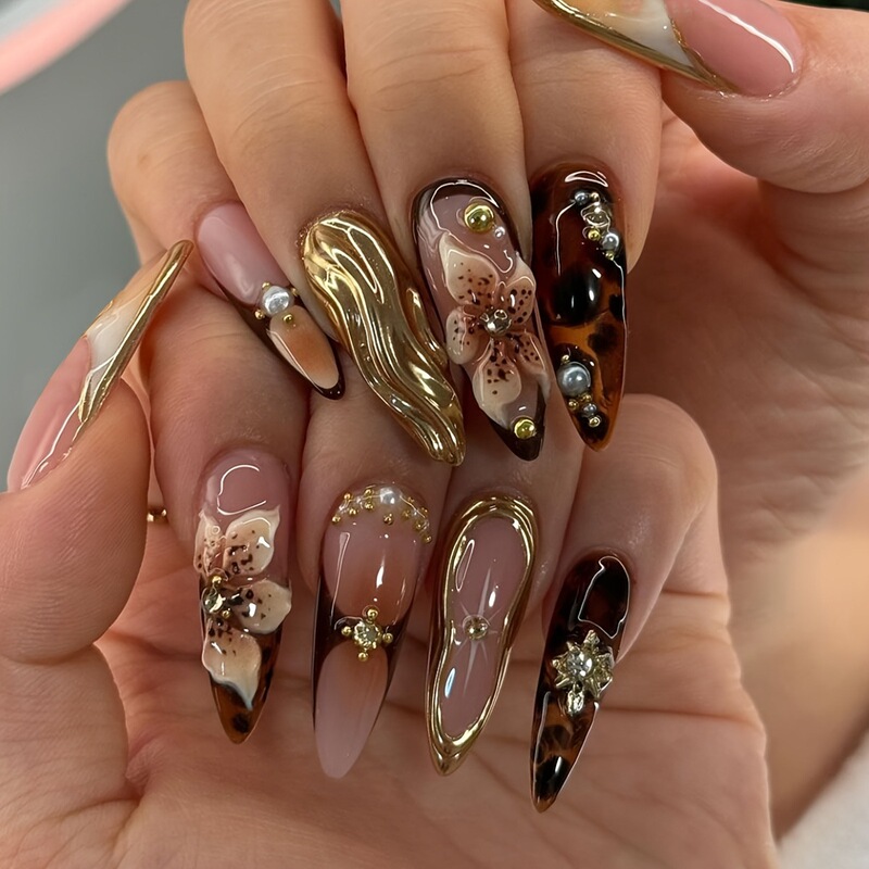 Cross-Border Hot-Selling 24 Pieces Sweet and Cool Golden French Flower Almond-Shaped Removable Wearable Nails Manufacturer Finished Products Wholesale