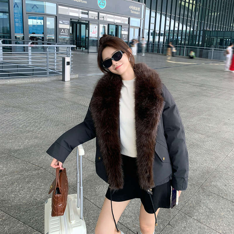 Winter New Fashion Versatile High-End Large Fur Collar Cotton Coat for Women, Warm Solid Color Puffer Jacket, Thick and Trendy Winter New Fashion Versatile High-End Large Fur Collar Cotton Coat for Women, Warm Solid Color Puffer Jacket, Thick and Trendy