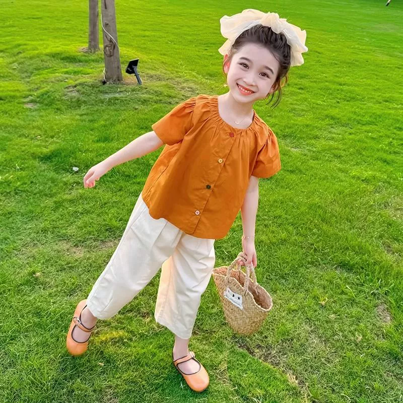 Летний костюм для девочек 2025, новый стиль, модная детская одежда, тонкая рубашка, приятная к телу, ранний летний комплект из двух предметов для малышек