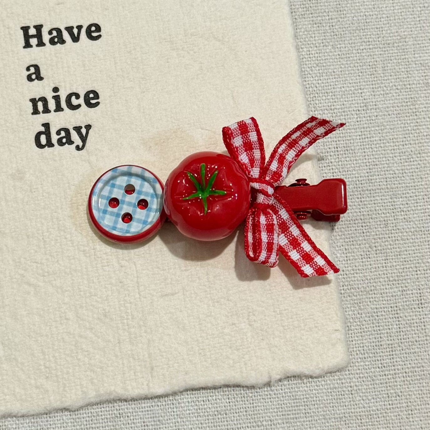 1# button tomato 4.5cm acrylic