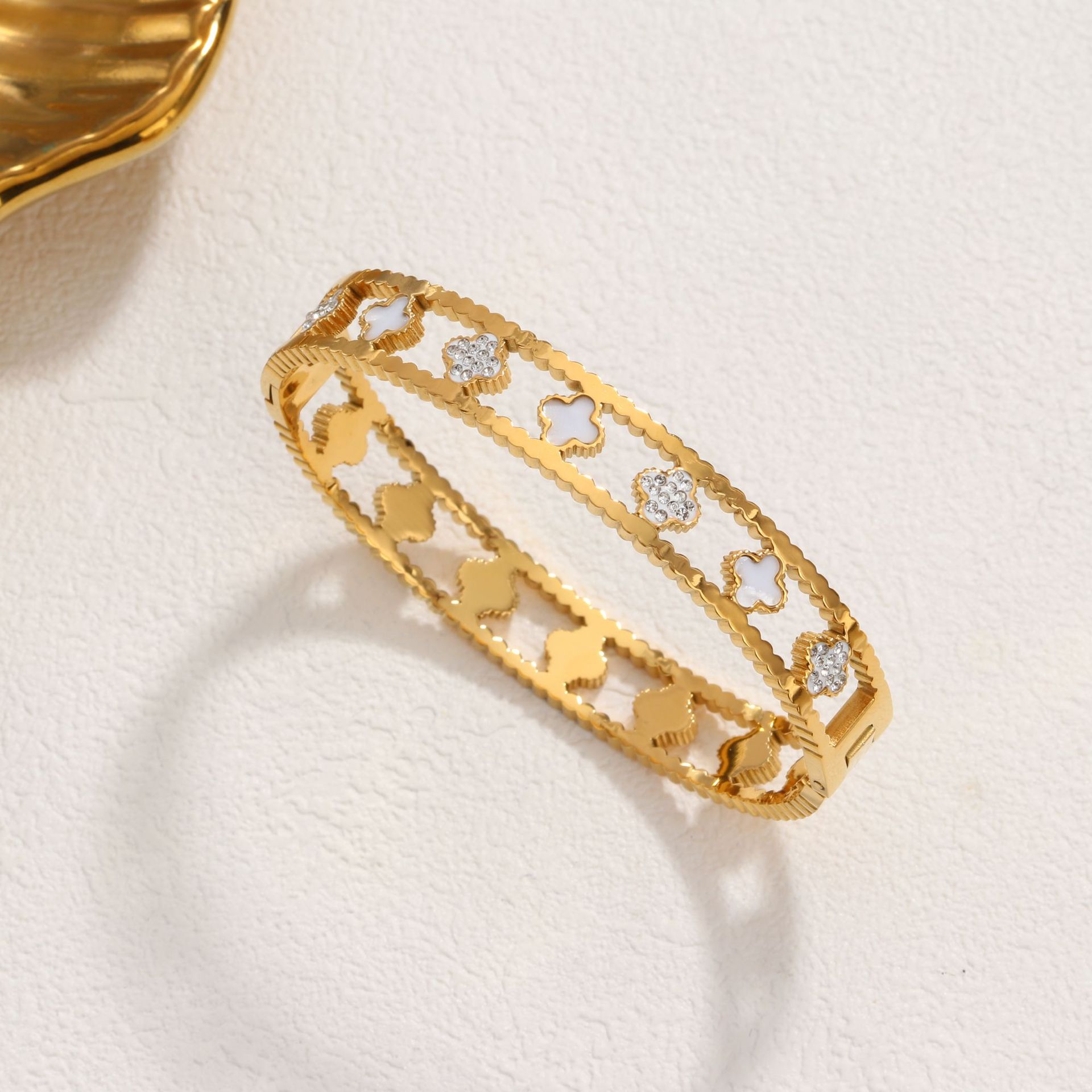 25 네잎꽃 화이트 쉘 팔찌 골드