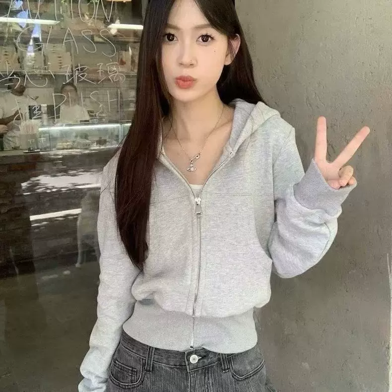 灰色短款连帽加绒加厚卫衣外套女秋冬新款上衣时尚穿搭开衫欧美潮