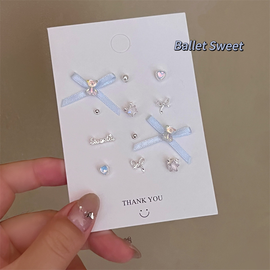 Cute earrings with bow