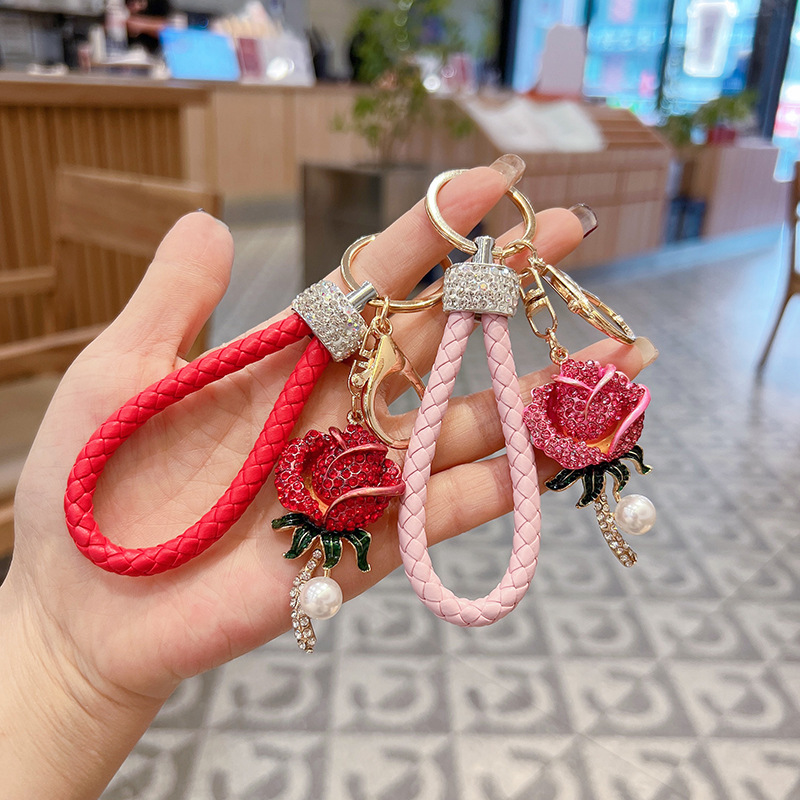 Creativo diamante rosa flor de metal lindos llavero de automóvil coreano bolsos colgantes mujeres transfronterizas