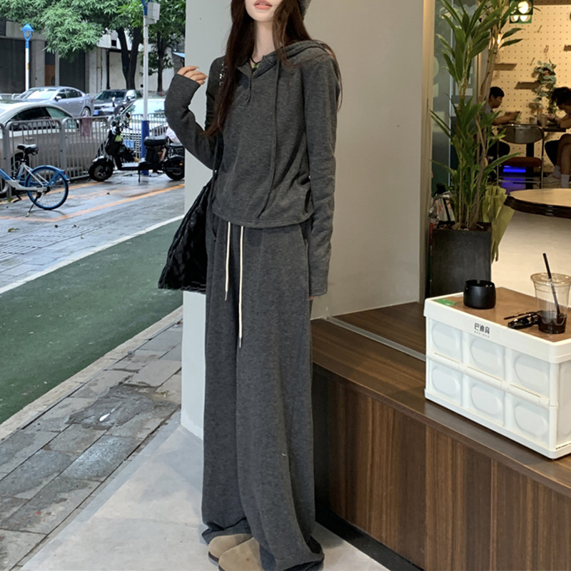 새로운 슬리밍 스포츠 세트 여성 봄과 가을 학생 느슨한 한국 스타일 세련된 스웨트 셔츠 캐주얼 착용 투피스 와이드 다리 바지