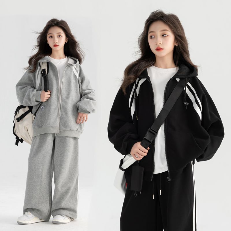 Korean style autumn outfit set for girls, stylish hooded sweatshirt and fashionable casual pants, new spring and autumn style for medium and large children.