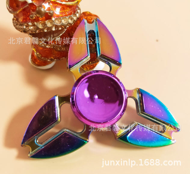 B Dedos de araña de colores, peonza, yema del dedo de metal de tres hojas, peonza de dos hojas, productos pequeños, suministro al por mayor