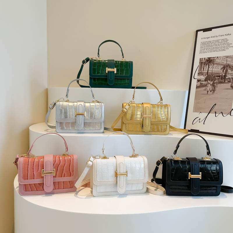 Håndholdt firkantet steinmønster 2024 Ny stil, trendy, eksklusiv, design i liten nisje, fasjonabel enkel kryssskulder_voghion.com