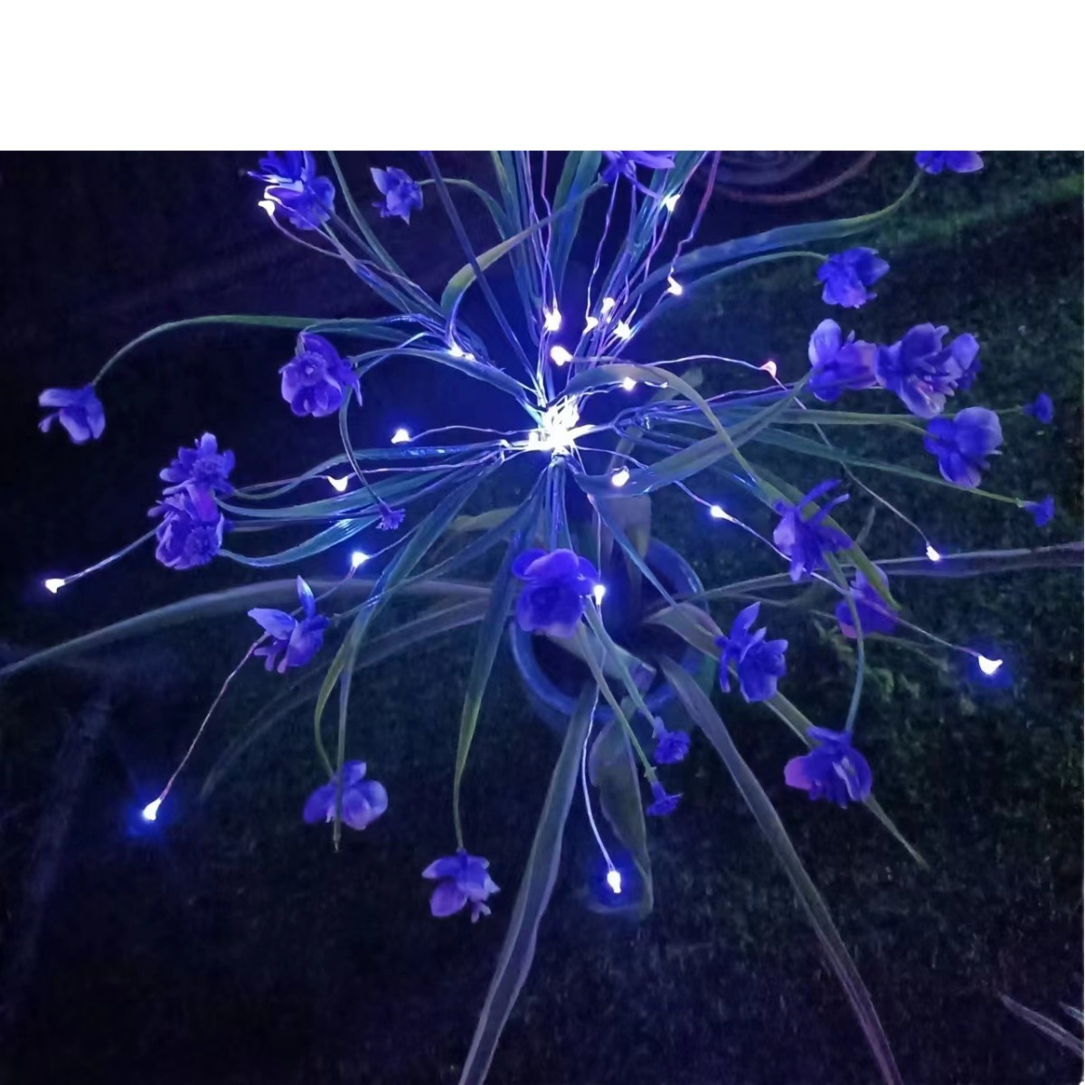 新しい省エネの七色の太陽エネルギーの屋外の発光の胡蝶蘭の花の明かりの地面は芝生の明かりを挿して充電して暗くて自動的に明るくなります。