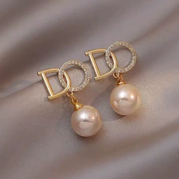 26-Golden Diamond D-shaped pearl earrings