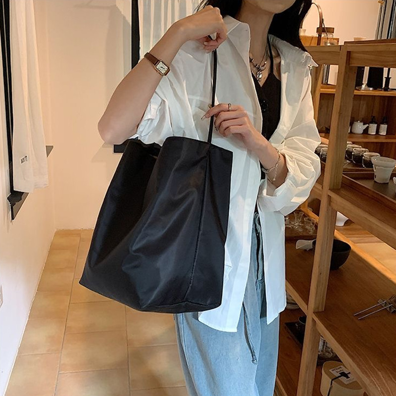 Borsa a tracolla da donna di grande capacità The/Row Nylon Bucket Nuova borsa a tracolla piccola e semplice per pendolari_voghion.com