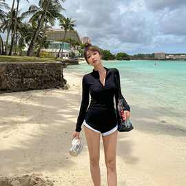 新款长袖防晒连体泳装保守高腰平角裤黑白色显瘦游泳衣女冲浪服