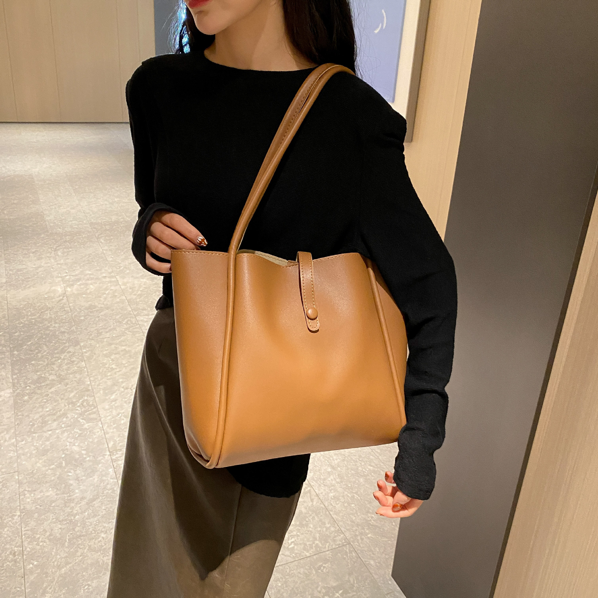 Textura simple de gran capacidad bolsa de hombro para mujeres 2025 nuevo estilo coreano de hombro único brazo de moda para mujeres image 7