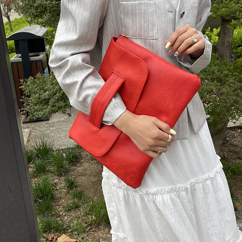 Francia alta capacidad de viaje bolsa de mochila para mujeres primavera y verano 2024 nuevo bolso de cadena bolso de moda brazo