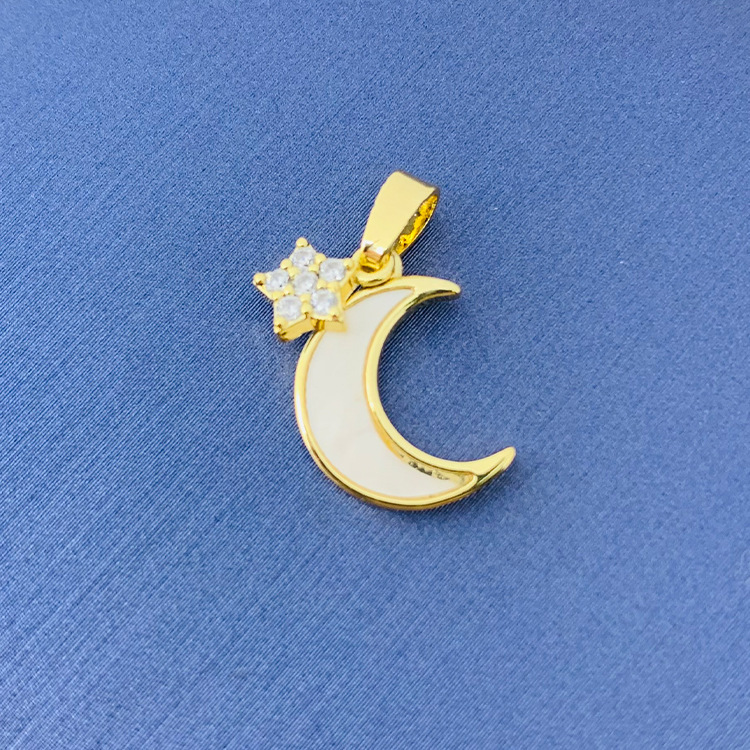 百種類のペンダントは心のままにファッションの経典を配合します。カップルの美しいペンダントは親友のアクセサリーを送ります。