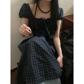 法式甜美小清新方领深蓝绿格纹后绑带泡泡袖连衣裙过膝遮肉连衣裙