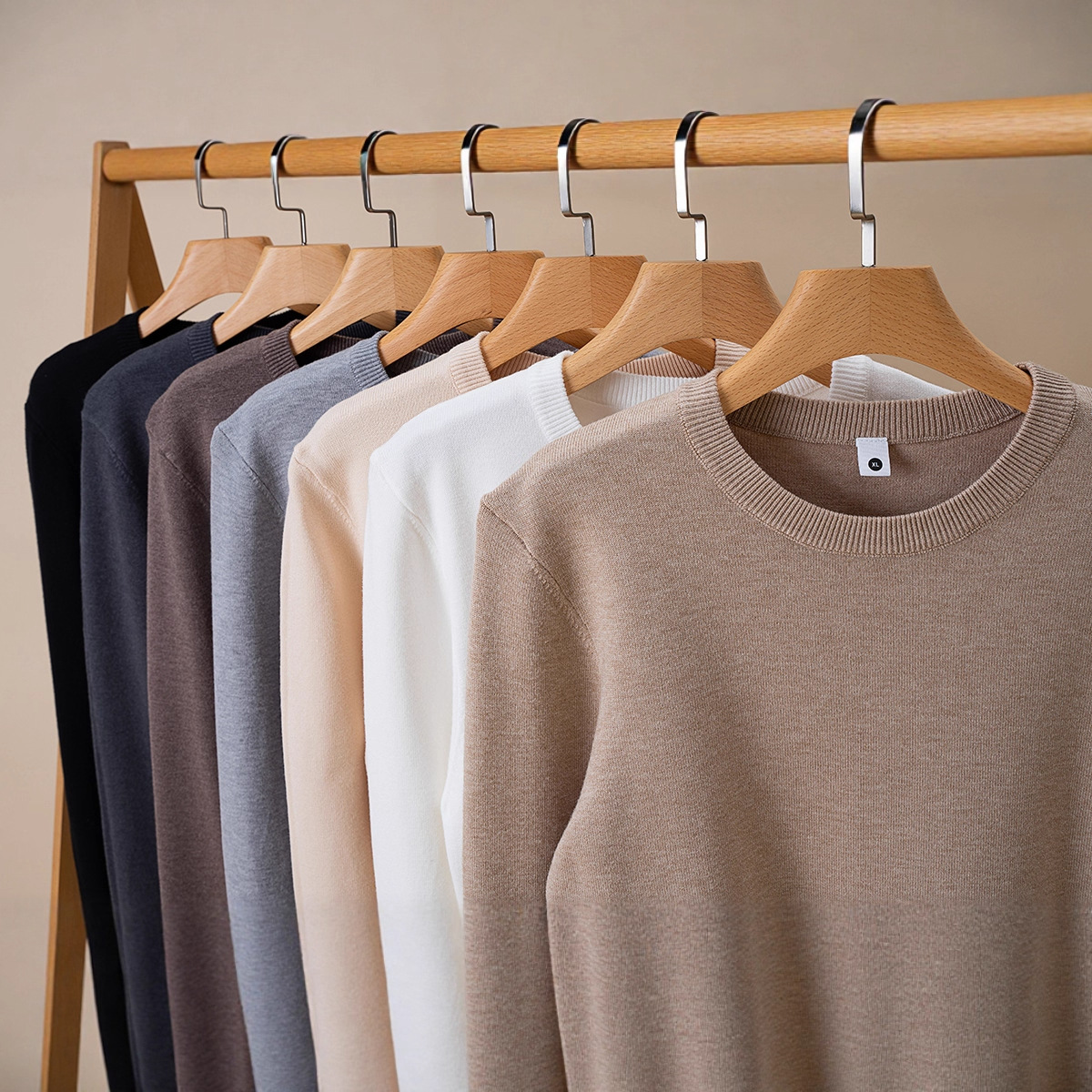 Suéter de hombre 2025, otoño y invierno nuevo suéter de viento perezoso de cuello redondo de hombre overhead de punto camiseta de fondo