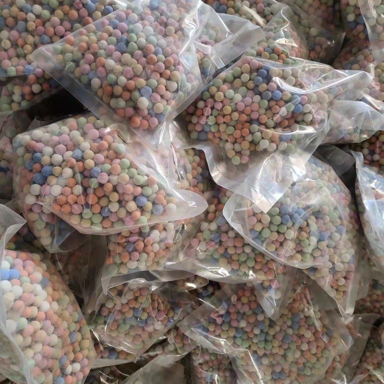 电商专用彩色陶粒花卉陶粒陶瓷球麦饭石球负离子球铺面石