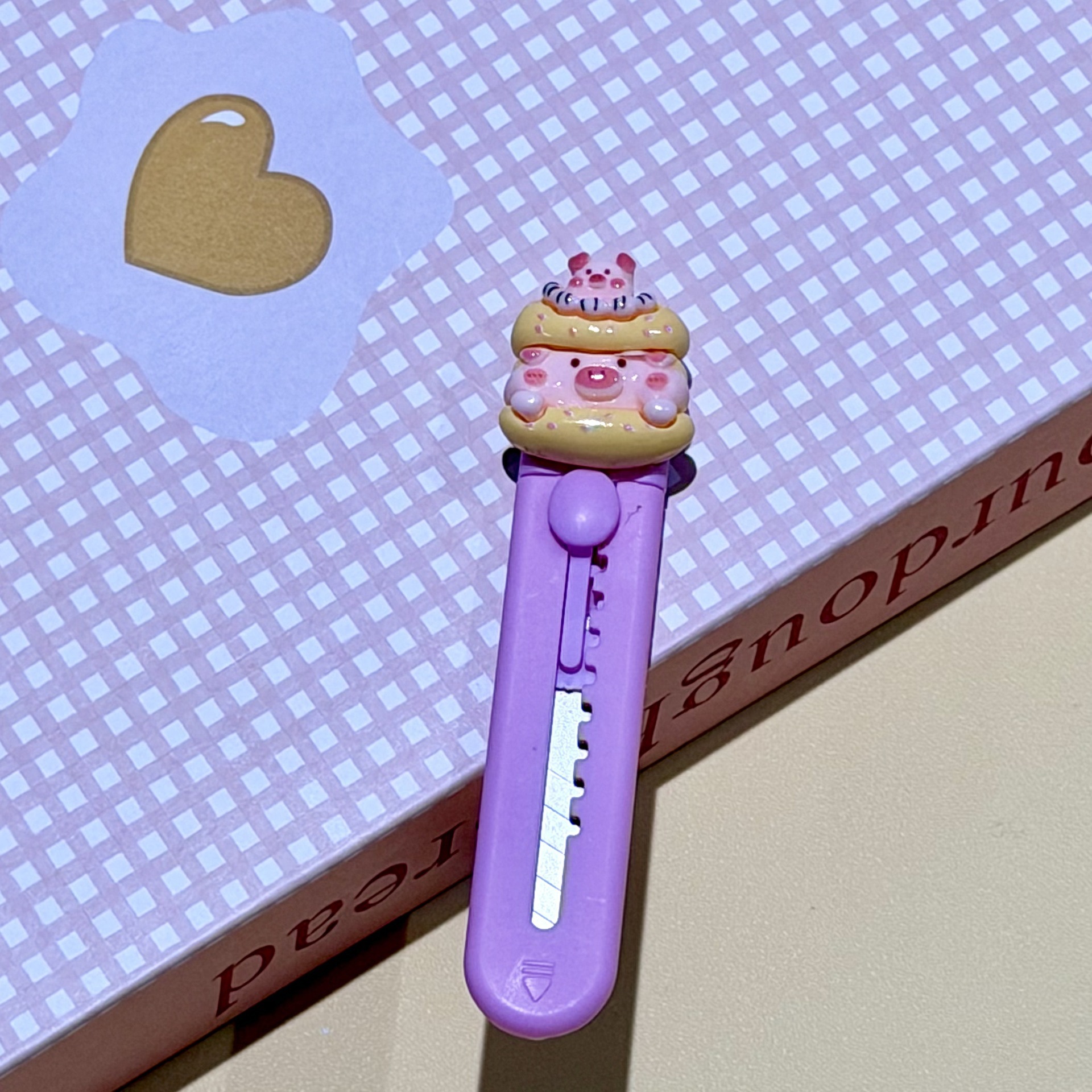 Cuchillo de resina de cerdo en polvo pequeño mini empuje cuchillo de papel pintado cuchillo de entrega rápida cuchillo de corte DIY para estudiantes