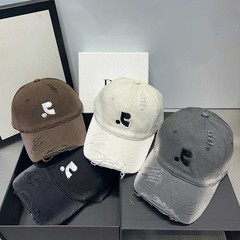 韓国の野球帽は夏に合わせて水洗いして古い穴の日よけをします。