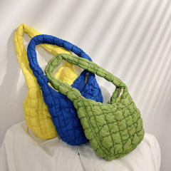 Korean new pleated cloud bag, versatile and fashionable one-shoulder portable dumpling bag, large-capacity down cotton armpit bag for women