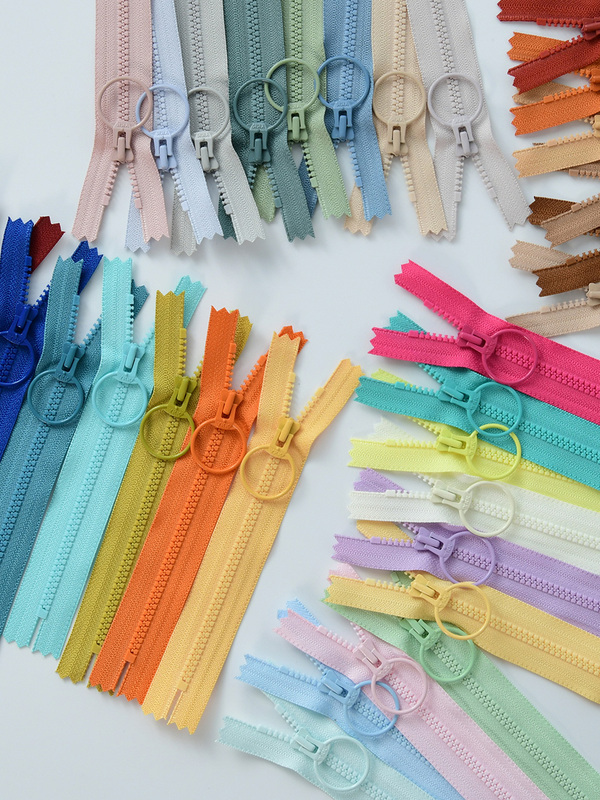 YKK No. 3 resin zipper in colorful macaron, Morandi, and Dazhong styles for DIY handmade bags with circular zipper rings