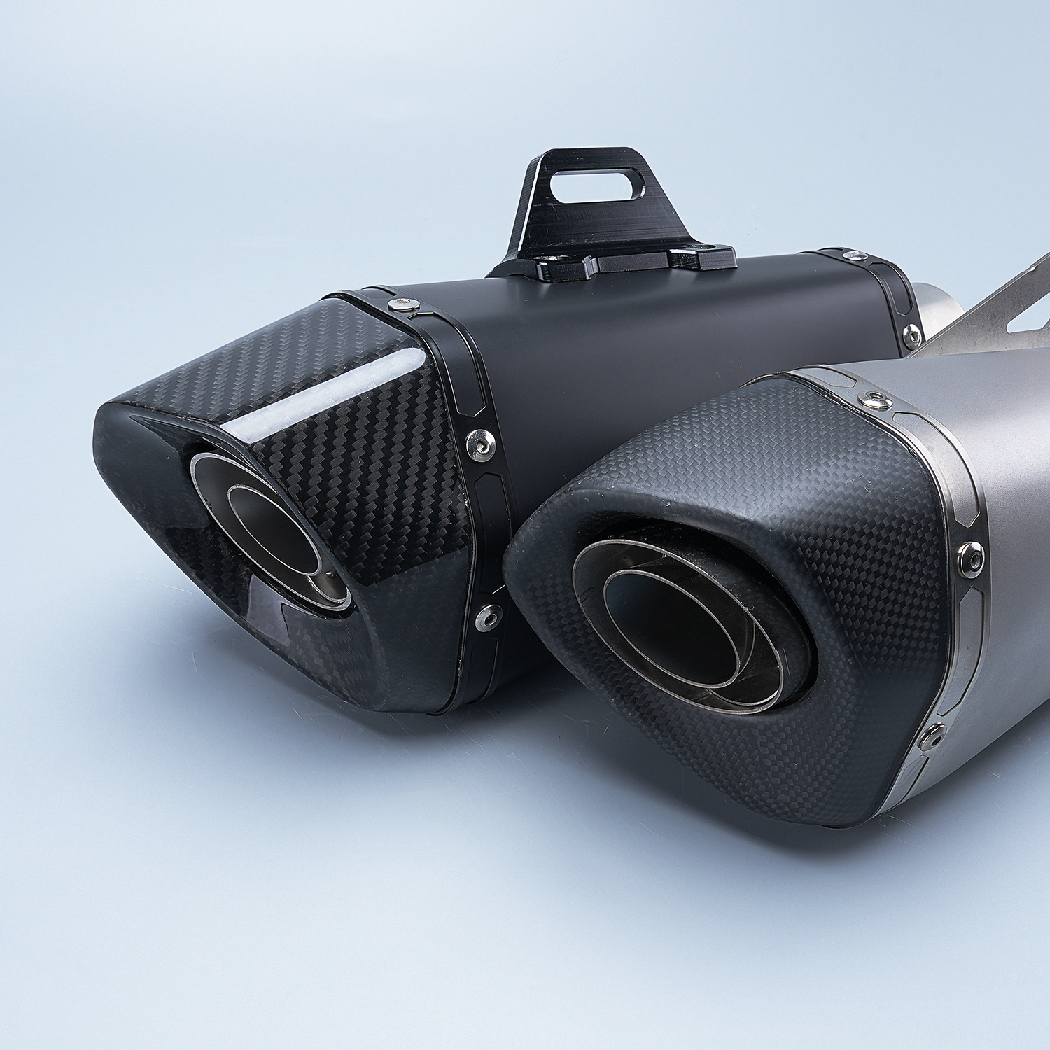 Motorcycle Modified Exhaust Pipe with Racing Car Sound, Hexagonal Scorpion Logo, Titanium Alloy, Carbon Fiber, Universal 51mm, Non-Destructive Installation
