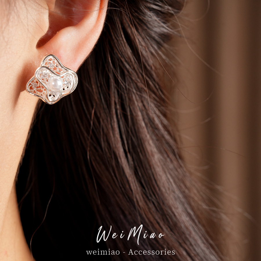 Aguja de plata zircon hueco flores perlas pendientes de perlas estilo moderno simple pendientes diarios lujosos alta sensación auriculares al por mayor image 5