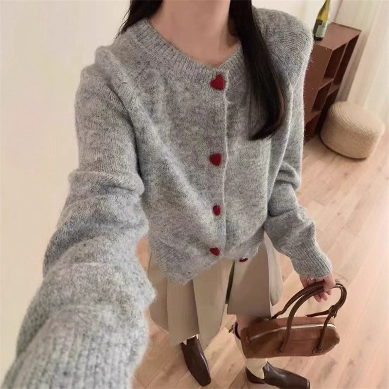 灰色爱心扣子毛衣外套女2025秋季新款高级感宽松圆领针织开衫上衣|undefined