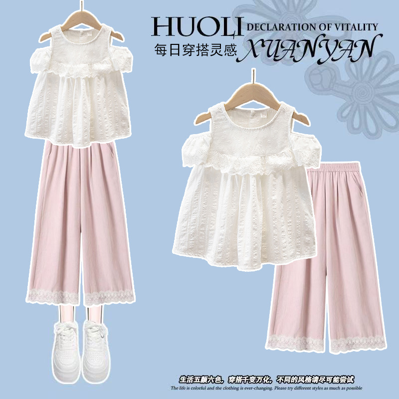 Girls' white lace off-shoulder top and skirt set, new summer style, cute and sweet, fashionable short-sleeved clothes for children.