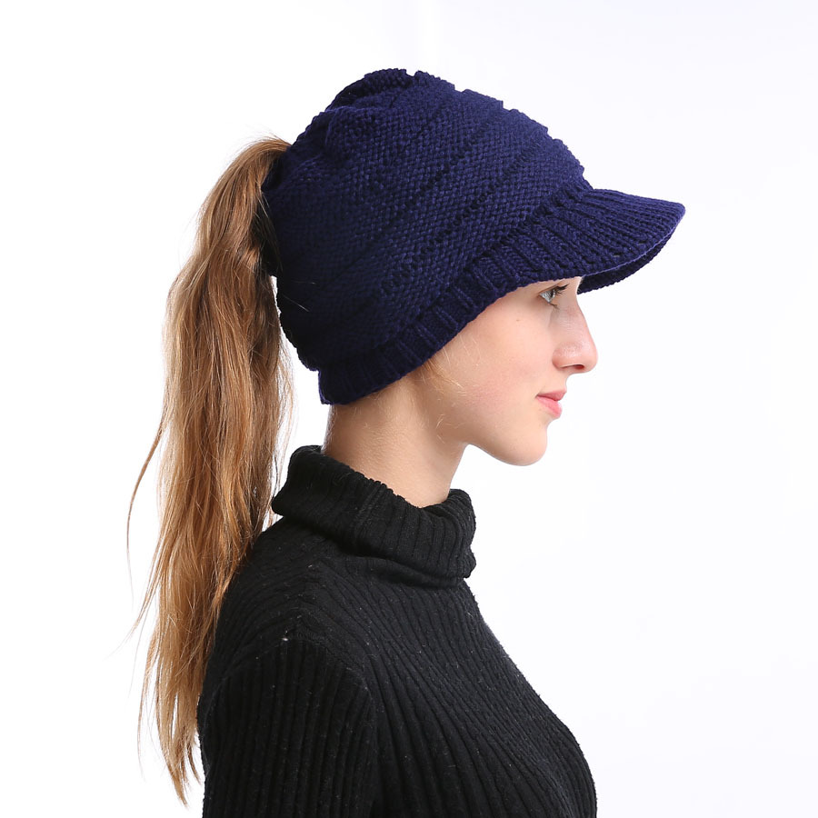 Klassische europäische und amerikanische Strickmütze, warme Strickmütze, Damen-Strickmütze mit offenem Himmel, Pferdeschwanz-Strickmütze, Entenschnabel-Wintermütze für Wärme – Detail 16