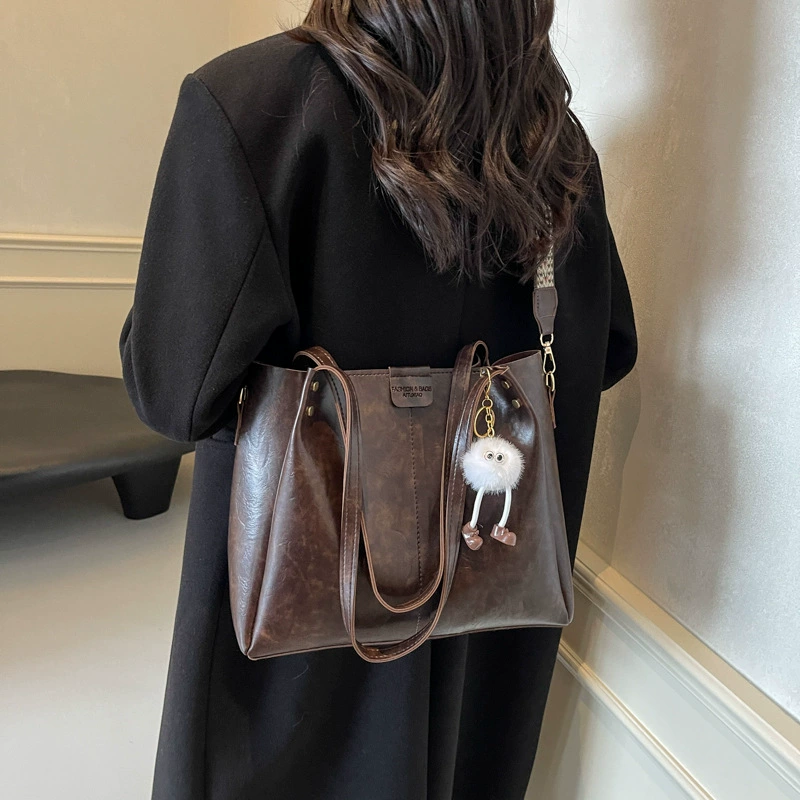 Retro shoulder bag, universal straps, capacious bag strap, high-end