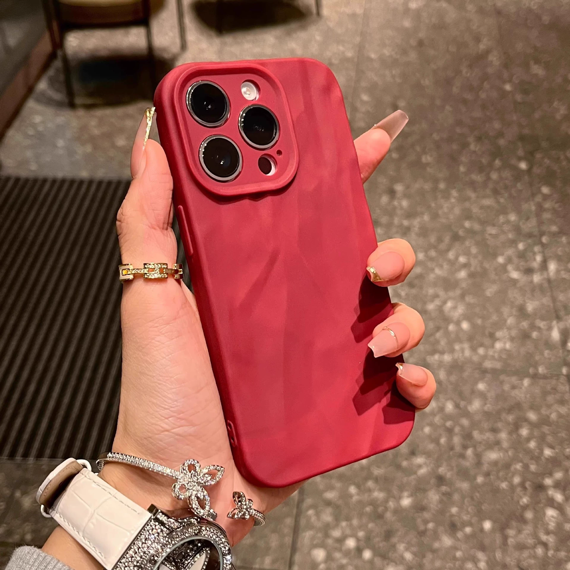 Чехол для телефона (яблоко) Совместим с сериями iPhone 15/14/13, мягкий оболочный корпус с морщинами, анти-уроняющее