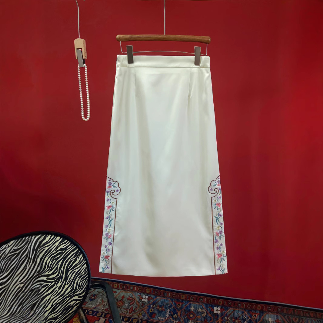 【如意】新中式国风缎面开衩半身裙秋冬国潮刺绣民族半裙植物花卉