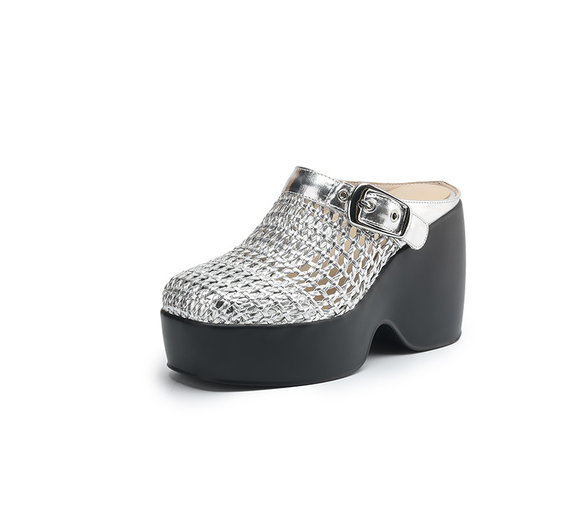 Dép sandal nữ đế xuồng cao gót 11 cm, kiểu mule khoét lỗ, gót wedge La Mã — đen, bạc chi tiết 24