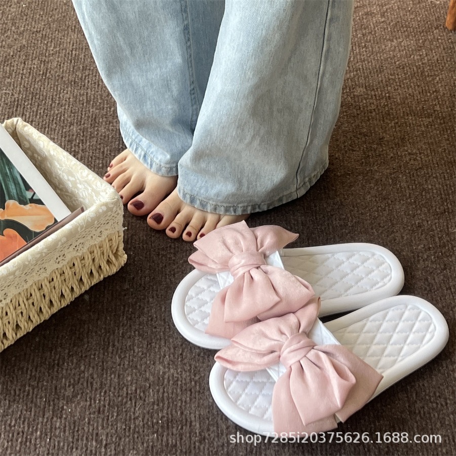 Slippers Women's Summer 2023 New Style Outer Wear Summer Slippers Slippers Flat Bottom for Going Out at the Seaside Cyber Celebrous Feeling Flat Bottom for Stepping on Shit