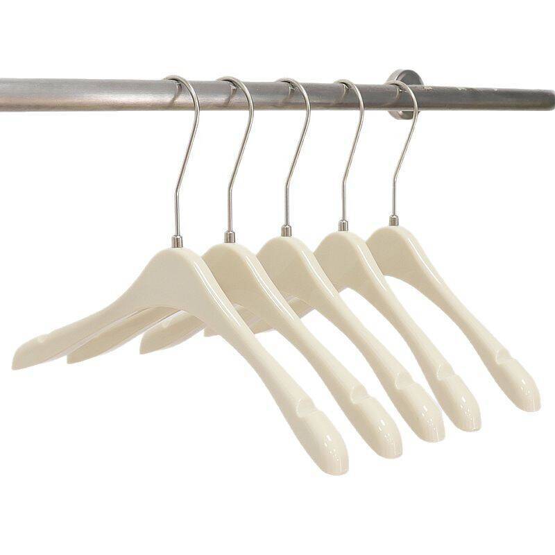 Percha de ropa de madera maciza blanca lechosa para tienda de ropa infantil antideslizante percha de madera pantalones clip al por mayor