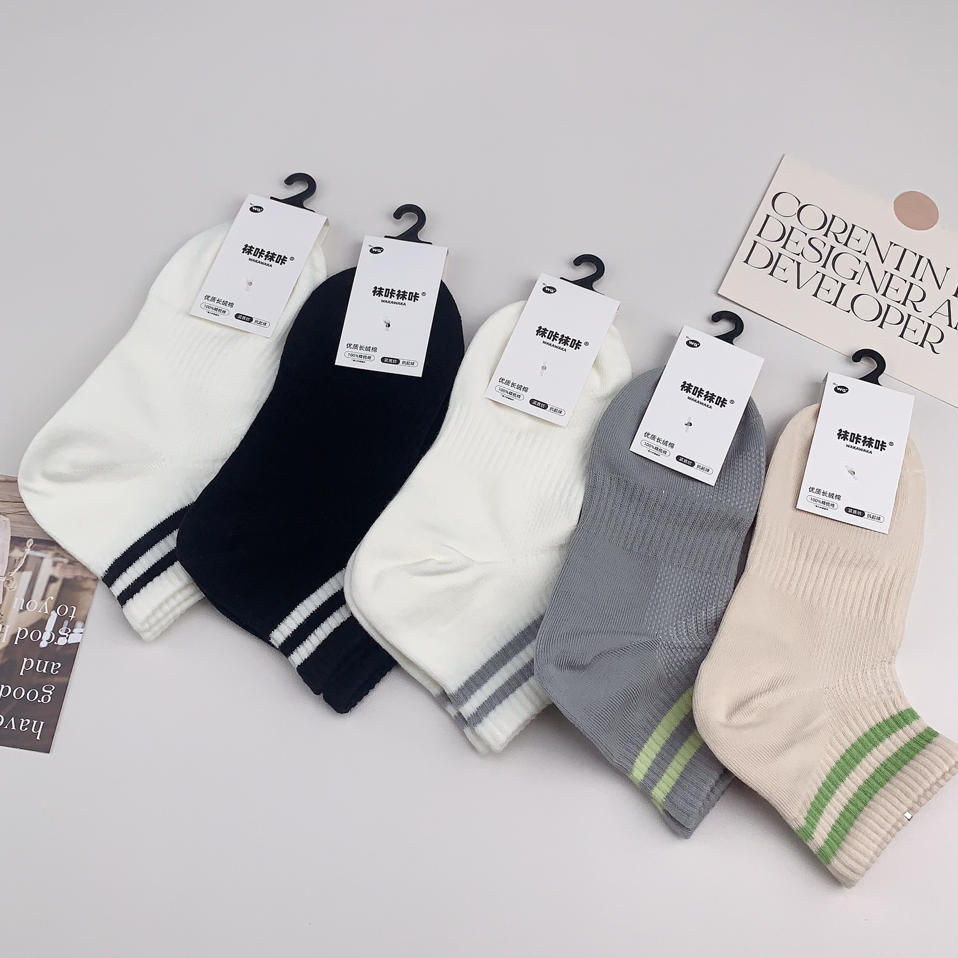 90 ° 直角の靴下の女性の夏の薄いタイプのソックスのストライプは低いです。