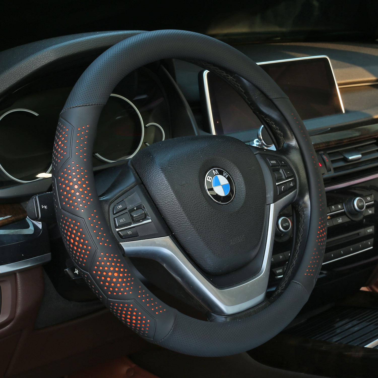 Amazon car steering wheel cover four seasons universal three-dimensional embossed elastic leather sports fashion car handle cover