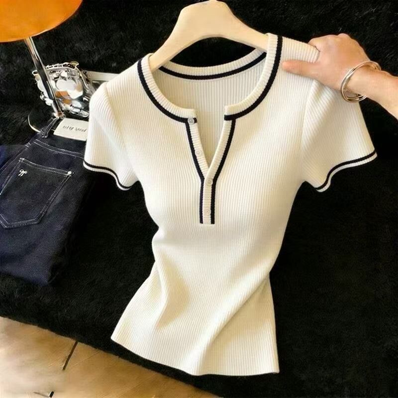 Áo thun nữ cổ chữ V tay ngắn chất liệu len lạnh form rộng — trắng chi tiết 1
