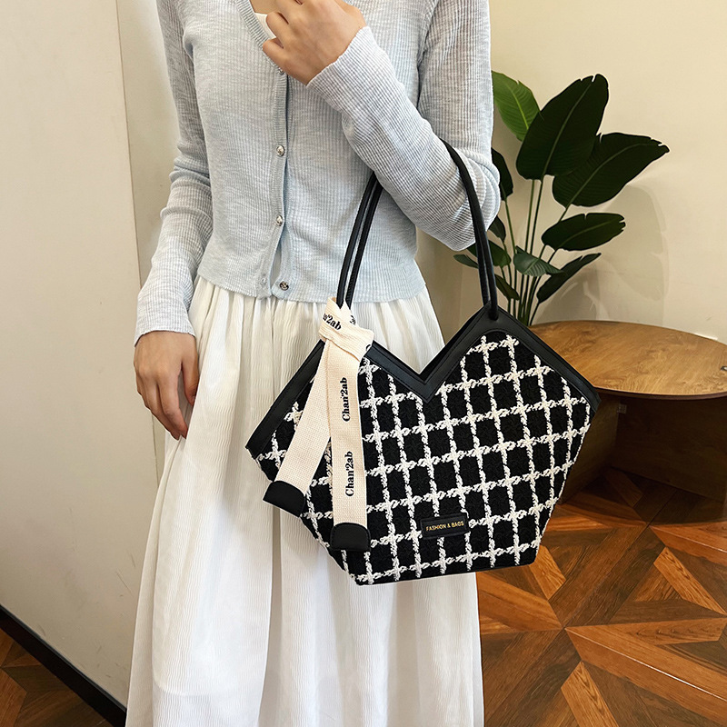 大容量バッグ2024カジュアル夏の質感は美しいです。