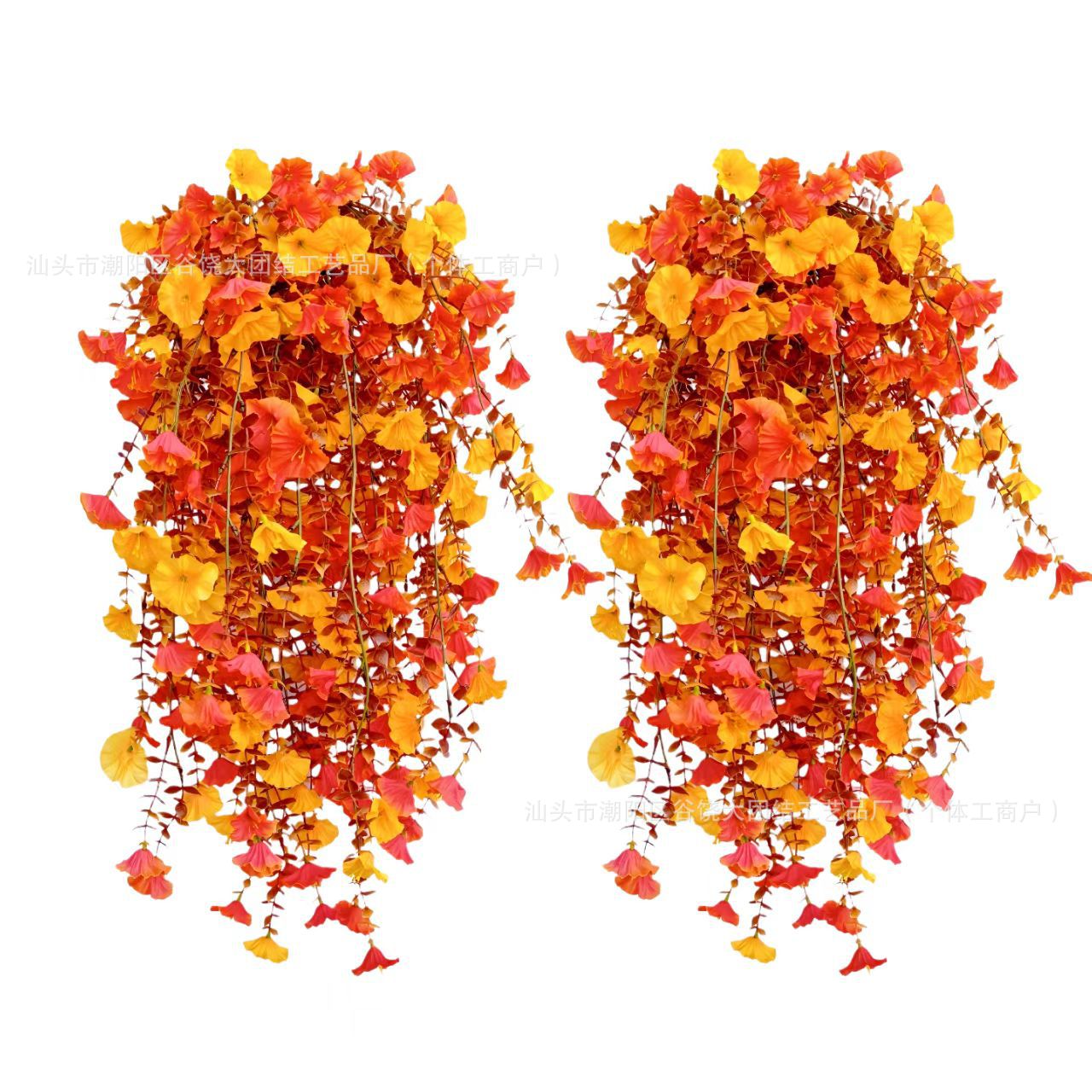 야외 안뜰에 매달려 있는 아마존 국경 간 시뮬레이션 나팔꽃, 실크 꽃 장식 벽걸이 나팔꽃 등나무