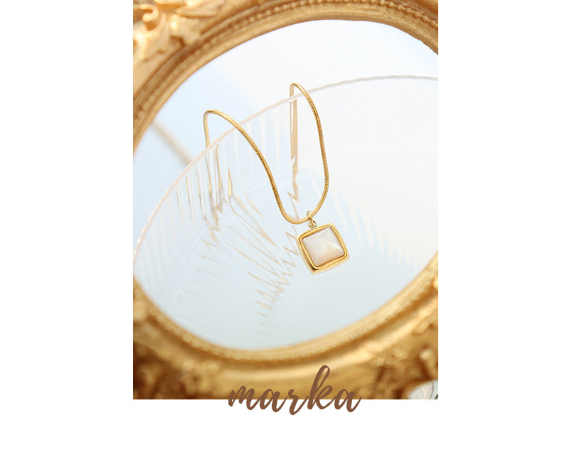 Collana con ciondolo a forma di conchiglia bianca quadrata con vento freddo, design di nicchia, da donna, a catena a serpente_voghion.com