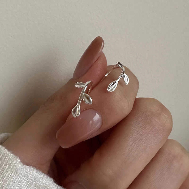 Pendientes de hoja pendientes de plata esterlina 925 pendientes de las mujeres simples pendientes de forma de hoja de plata brillante pendientes elegantes E9014