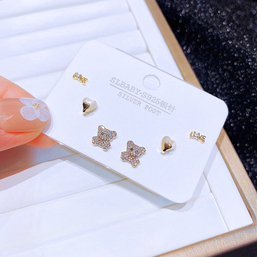 Cute Bear Heart Shape Copper Ear Studs Inlay Pearl Zircon Copper Earrings 1 Set
