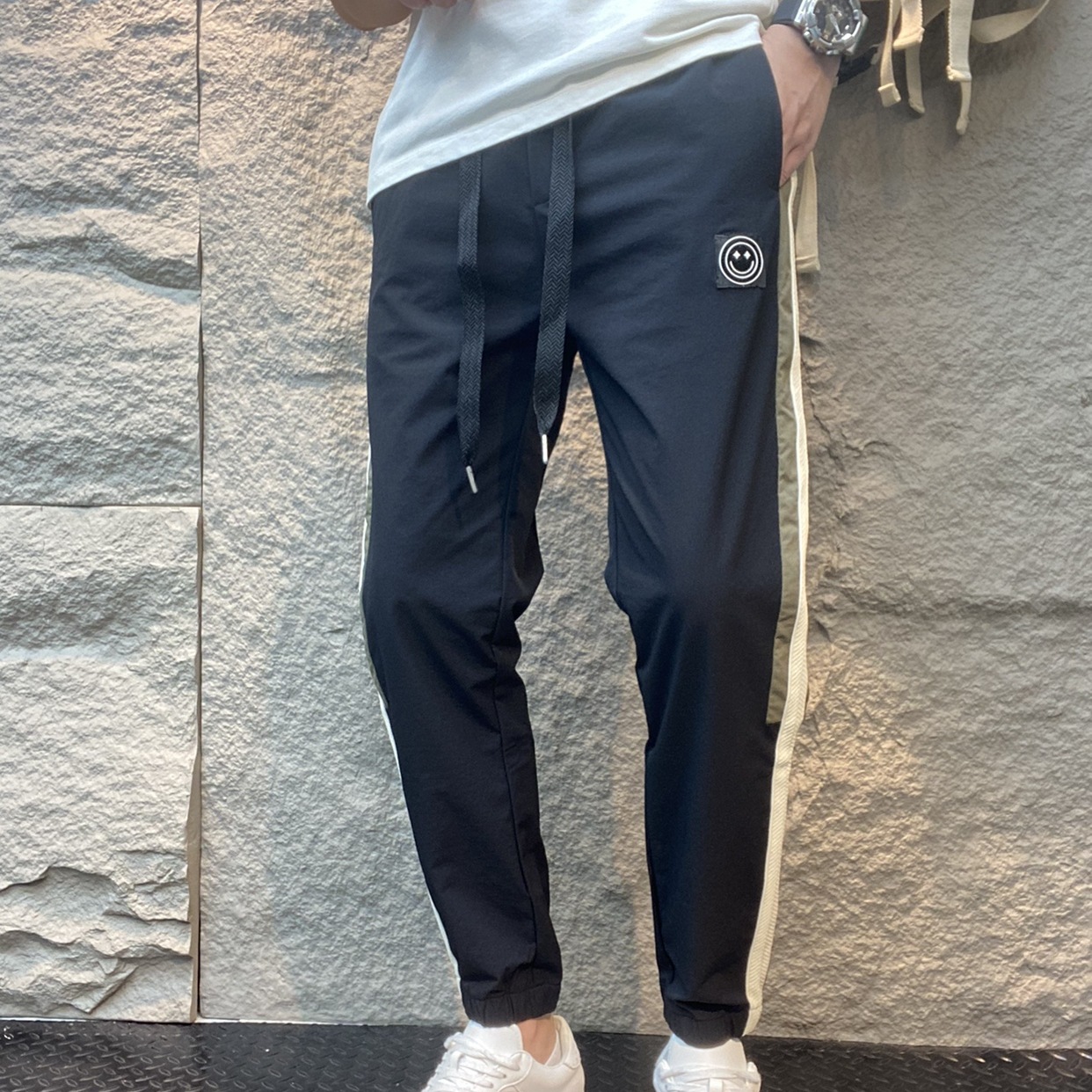 Frühling und Sommer neue Herren-Freizeithose mit diagonalem Stoff, schmal geschnittene Sporthose mit kleinem Bein, schwarzer Jugendknöchel_voghion.com